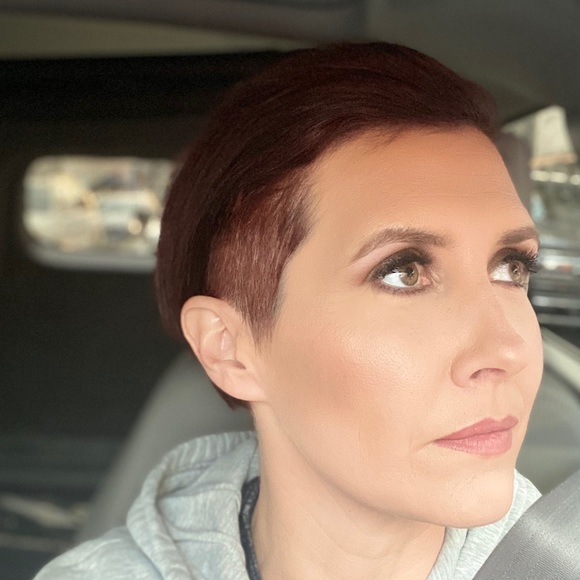 Meet your Posher, Amanda - Picture 3 of 4